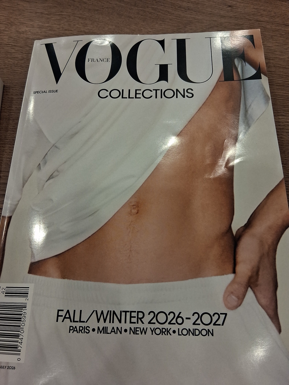 Vogue Men Sweaters Crewneck White & Tan Cover